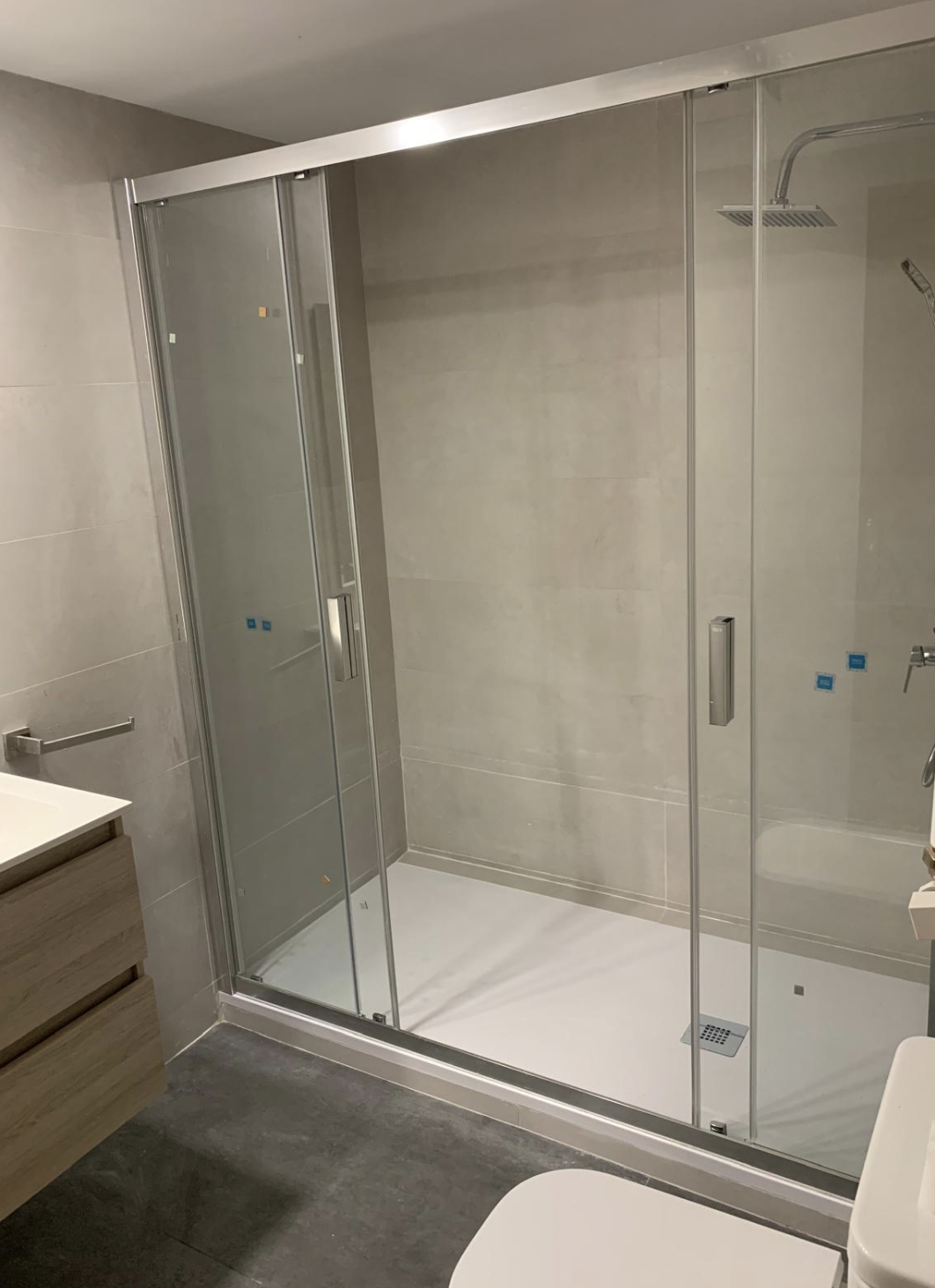 Ducha moderna con mampara - Reformes Bonilla